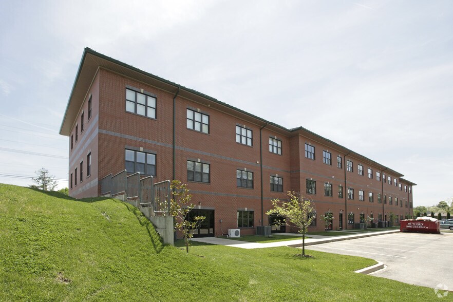13011 W Highway 42, Prospect, KY à louer - Photo de l’immeuble – Image 2 sur 9