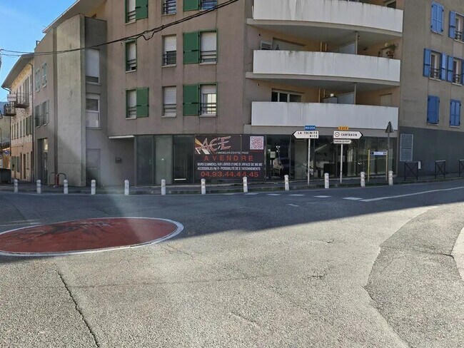 Plus de détails pour Local commercial à vendre