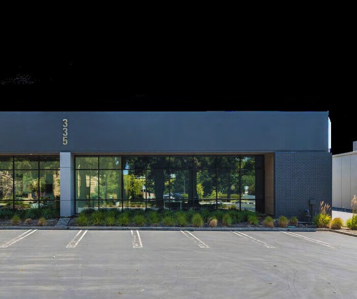335 E Middlefield Rd, Mountain View, CA à louer - Photo de l’immeuble – Image 2 sur 12