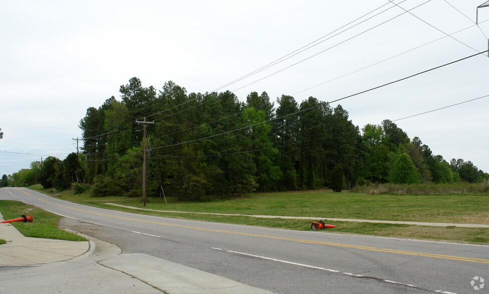 2123 Page Rd, Durham, NC à vendre - Photo de l’immeuble – Image 2 sur 2