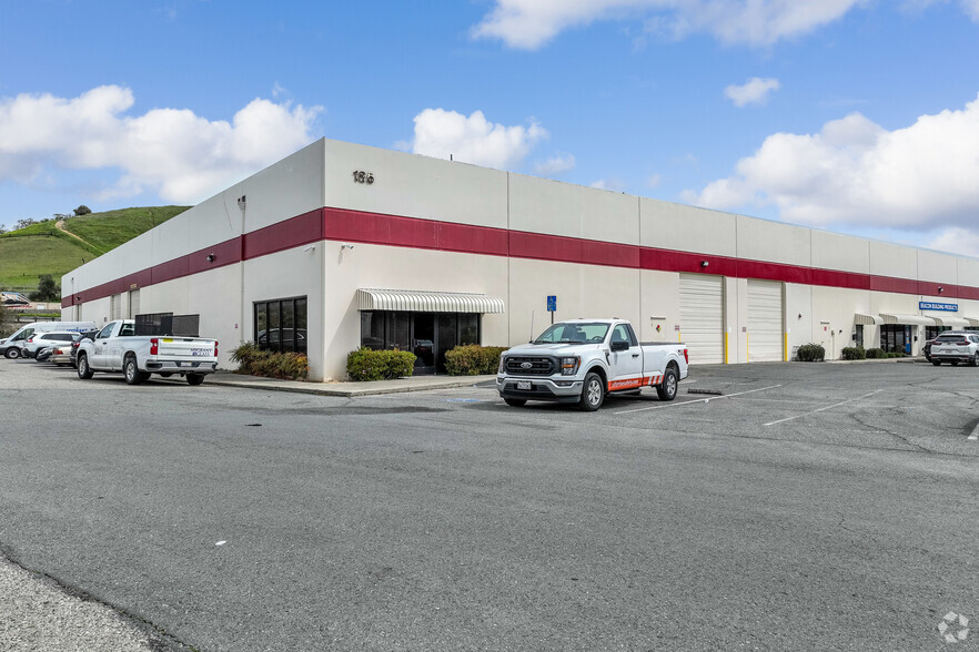 183-185 Arthur Rd, Martinez, CA à louer - Photo principale – Image 1 sur 6