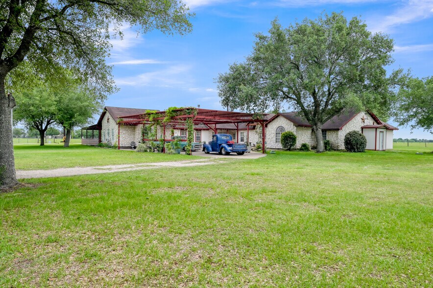 33633 Mayer Rd, Waller, TX à vendre - Photo de l’immeuble – Image 3 sur 49