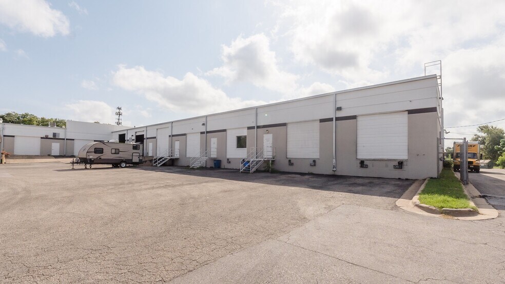 6001 Techni Center Dr, Austin, TX à louer - Photo de l’immeuble – Image 3 sur 7