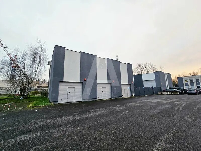 Local d'activités dans Évry-Courcouronnes à vendre Photo de l’immeuble– Image 1 sur 9