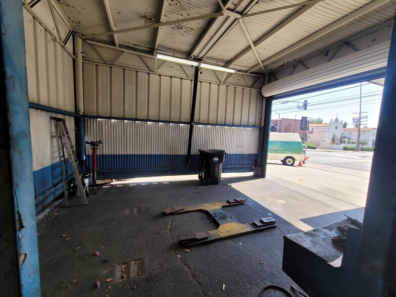 2000 Hillhurst Ave, Los Angeles, CA à louer - Photo intérieure – Image 3 sur 9