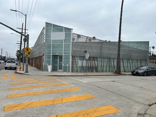 2201 Lincoln Blvd, Venice, CA à louer - Photo de l’immeuble – Image 1 sur 18