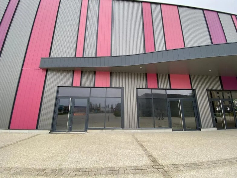 Local commercial dans Dreux à louer - Photo de l’immeuble – Image 2 sur 8