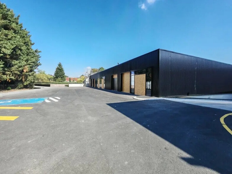 Local d’activités dans Cormontreuil à louer - Photo de l’immeuble – Image 3 sur 12