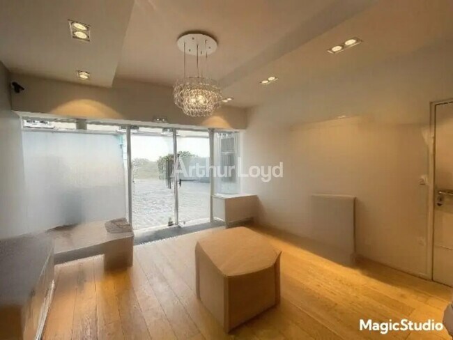 Plus de détails pour Local commercial à louer