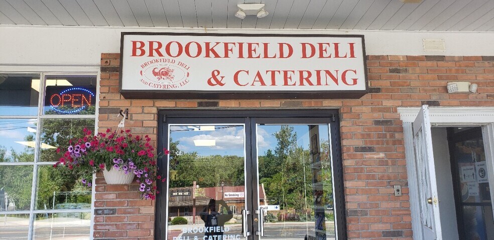 782 Federal Rd, Brookfield, CT à louer - Photo de l’immeuble – Image 2 sur 9