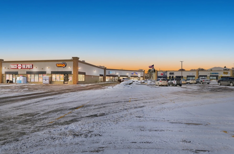 664-704 S Lapeer Rd, Lk, Lake Orion, MI à vendre - Photo principale – Image 1 sur 8