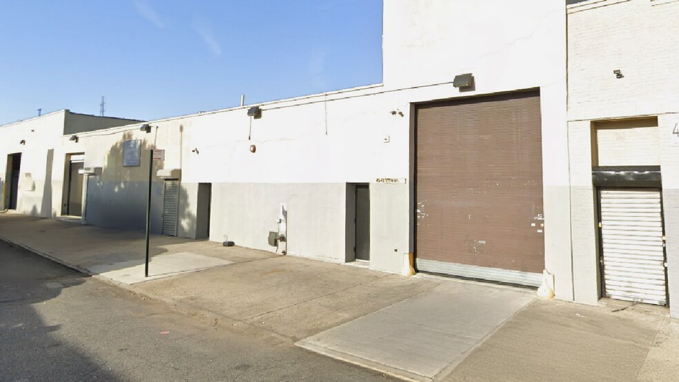 45-42 37th St, Long Island City, NY à louer - Photo de l’immeuble – Image 1 sur 2