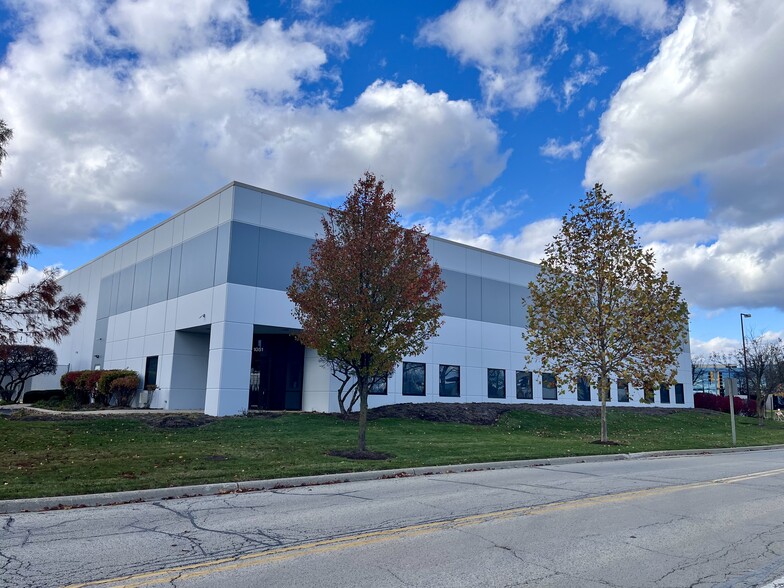 1051 Commerce Ct, Buffalo Grove, IL à vendre - Photo principale – Image 1 sur 5