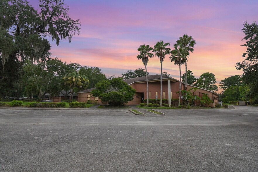 6852 Belfort Oaks Pl, Jacksonville, FL à vendre - Photo de l’immeuble – Image 1 sur 21