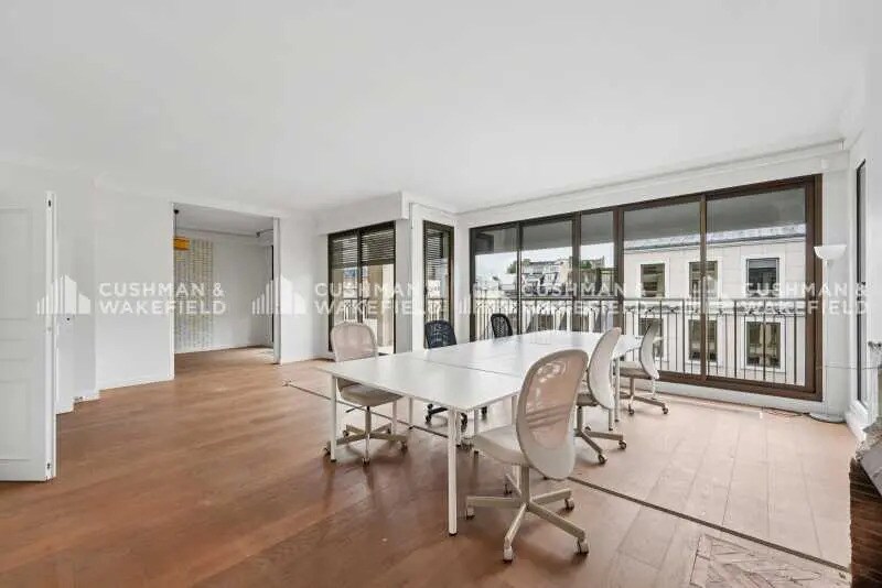 Bureau dans Neuilly-sur-Seine à vendre - Photo de l’immeuble – Image 2 sur 17