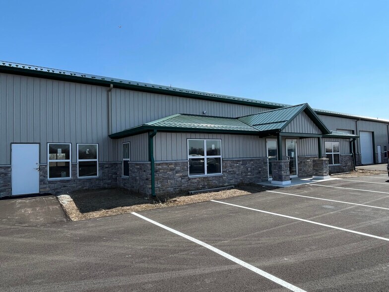385 Blacketor Dr, Rochester, IN à louer - Photo de l’immeuble – Image 1 sur 9