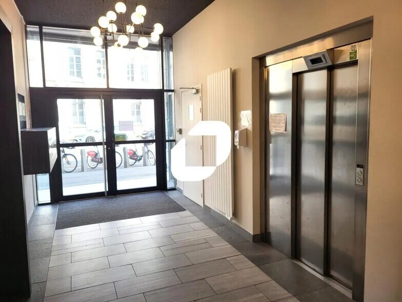 15 Place Aux Bleuets, Lille à louer - Hall d’entrée – Image 3 sur 8