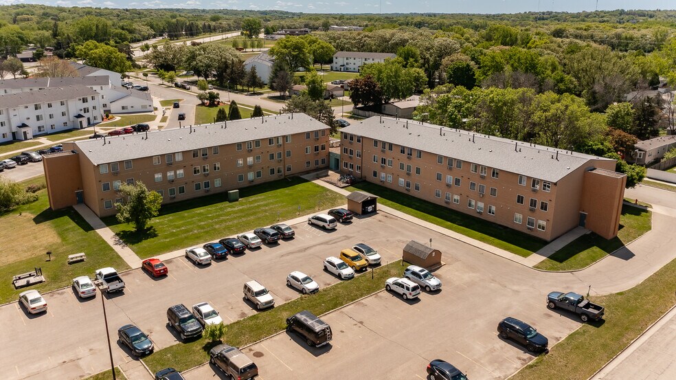 1903 17th St SE, Rochester, MN à vendre - Photo de l’immeuble – Image 3 sur 14