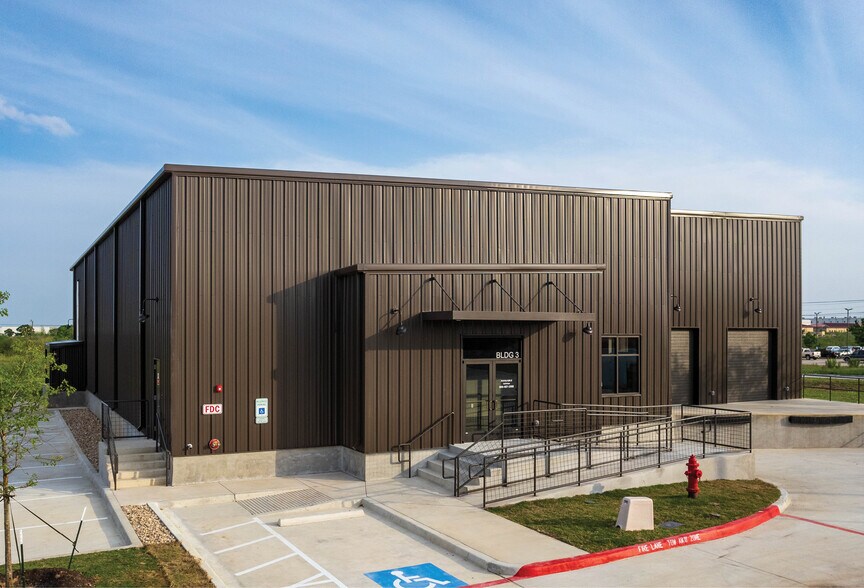 2609 S Interstate 35, San Marcos, TX à louer - Photo de l’immeuble – Image 3 sur 13