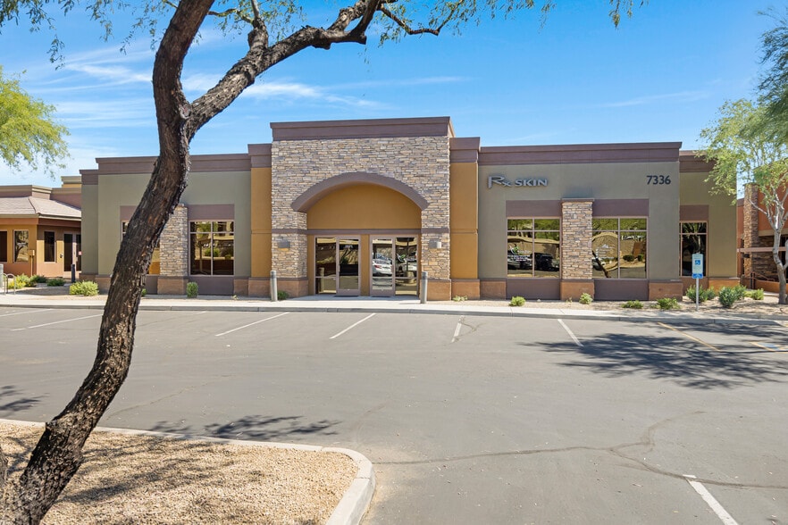7336 E Deer Valley Rd, Scottsdale, AZ à vendre - Photo de l’immeuble – Image 2 sur 15