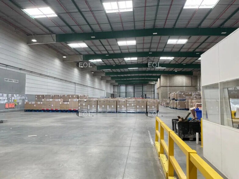 Industriel/Logistique dans Bruyères-sur-Oise à louer - Photo de l’immeuble – Image 3 sur 5