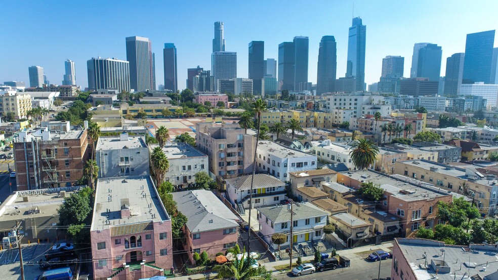 318 Columbia Ave, Los Angeles, CA à vendre - Photo de l’immeuble – Image 3 sur 17