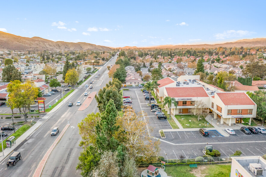 5775 E Los Angeles Ave, Simi Valley, CA à louer - Photo de l’immeuble – Image 2 sur 5