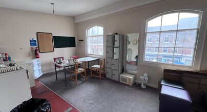 16 Market Pl, Blandford Forum à louer Photo intérieure– Image 1 sur 5