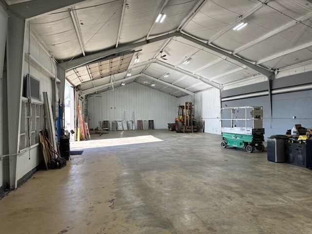 1465 Cornell Rd, Howard, WI à vendre - Photo de l’immeuble – Image 2 sur 33