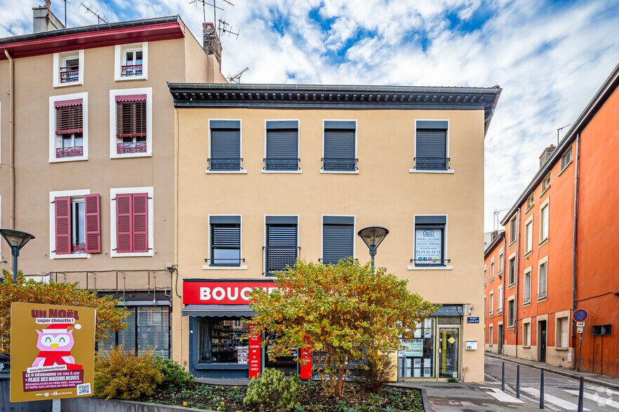 24 Place Des Maisons Neuves, Villeurbanne à louer - Photo de l’immeuble – Image 2 sur 7