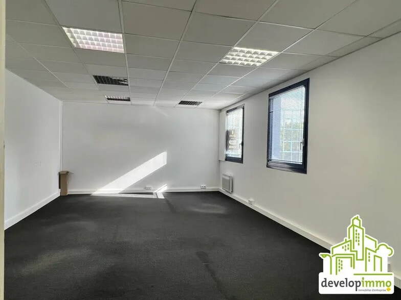 Bureau dans Hérouville-Saint-Clair à louer - Photo de l’immeuble – Image 3 sur 9