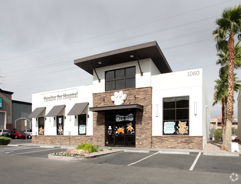 1060 E Flamingo Rd, Las Vegas, NV à louer - Photo de l’immeuble – Image 2 sur 13