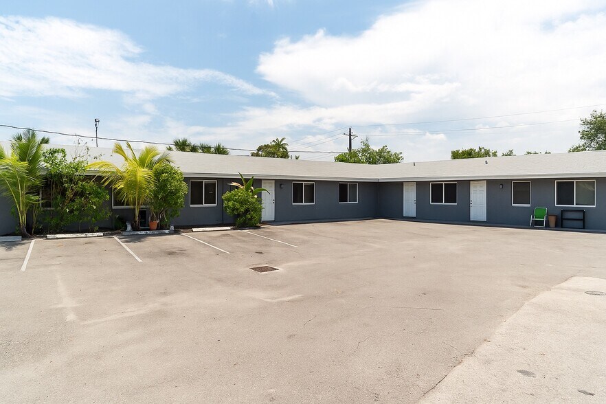 98 NE 36th Ct, Oakland Park, FL à vendre - Photo de l’immeuble – Image 1 sur 28