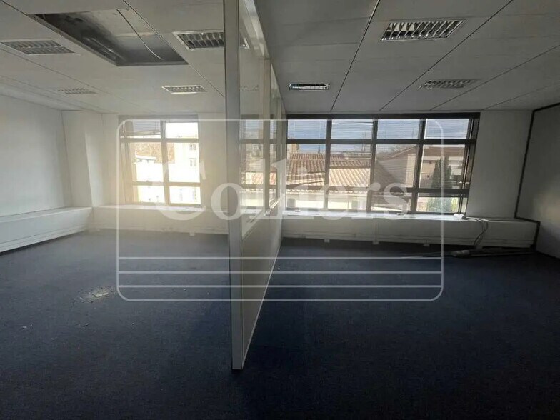 Bureau dans Marseille à louer - Photo de l’immeuble – Image 3 sur 12