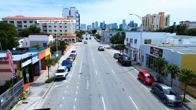 1527 W Flagler St, Miami, FL à louer Photo de l’immeuble– Image 2 sur 3