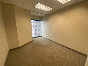 1700 Pacific Ave, Dallas, TX à louer Photo intérieure– Image 2 sur 15