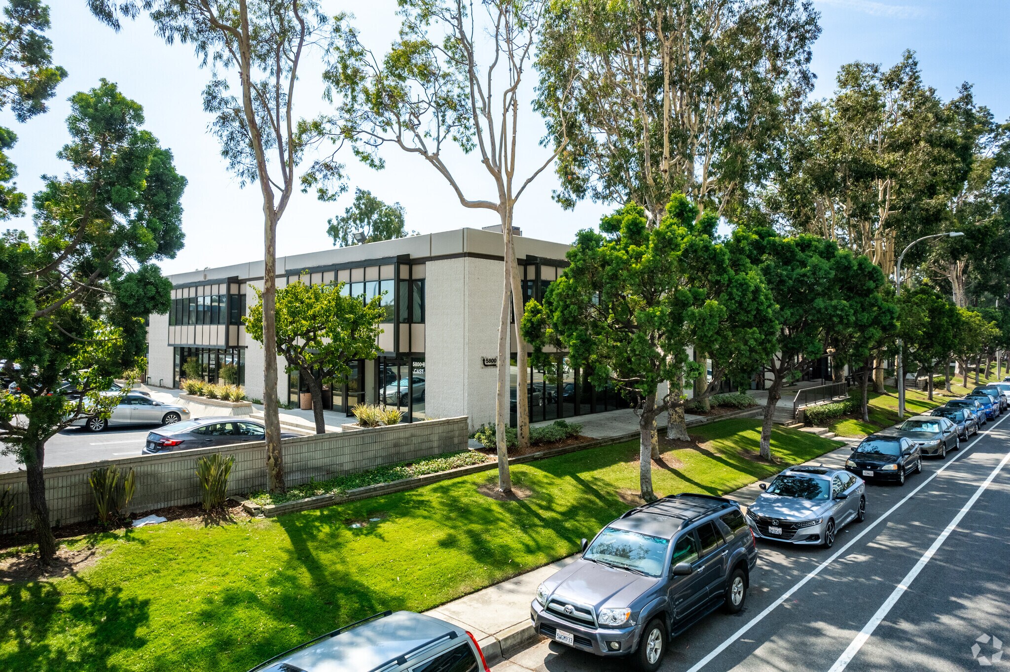 5800-5860 Hannum Ave, Los Angeles, CA à louer Photo principale– Image 1 sur 19