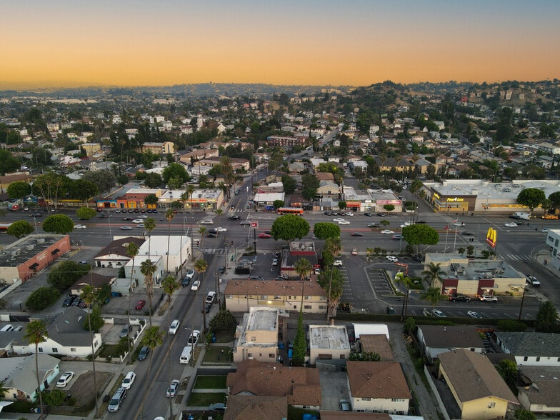 3711 Pueblo Ave, Los Angeles, CA à vendre - Photo de l’immeuble – Image 2 sur 7