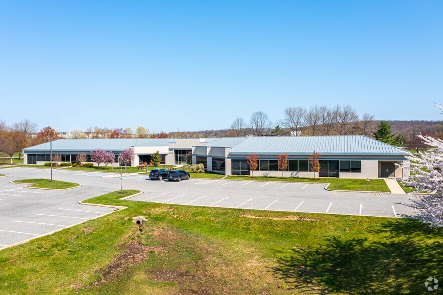 50 Valley Stream Pky, Malvern, PA à louer - Photo principale – Image 1 sur 9