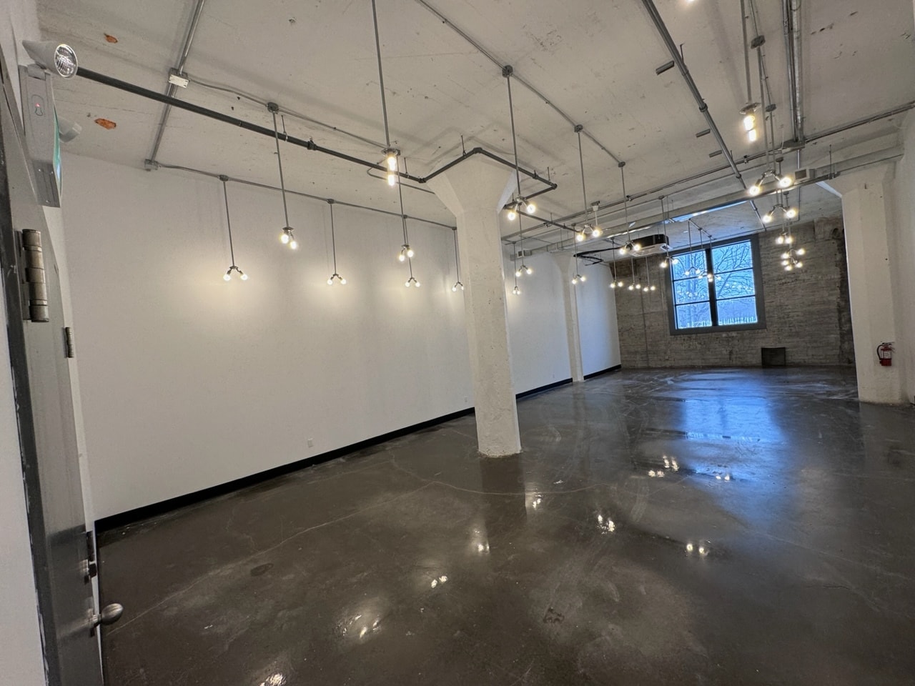 3800 Rue Saint-Patrick, Montréal, QC à louer Photo intérieure– Image 1 sur 4