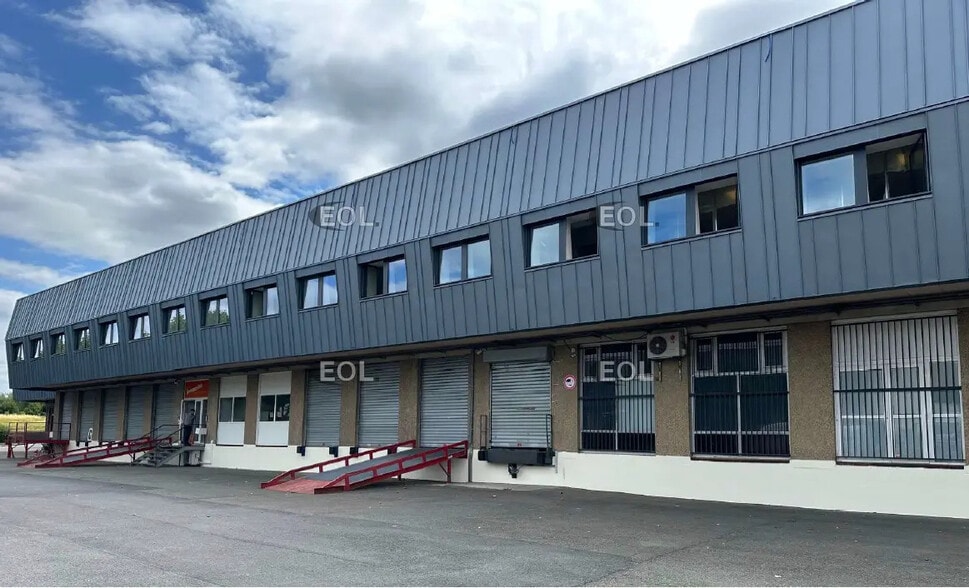 Industriel/Logistique dans Villejust à louer - Photo de l’immeuble – Image 1 sur 8