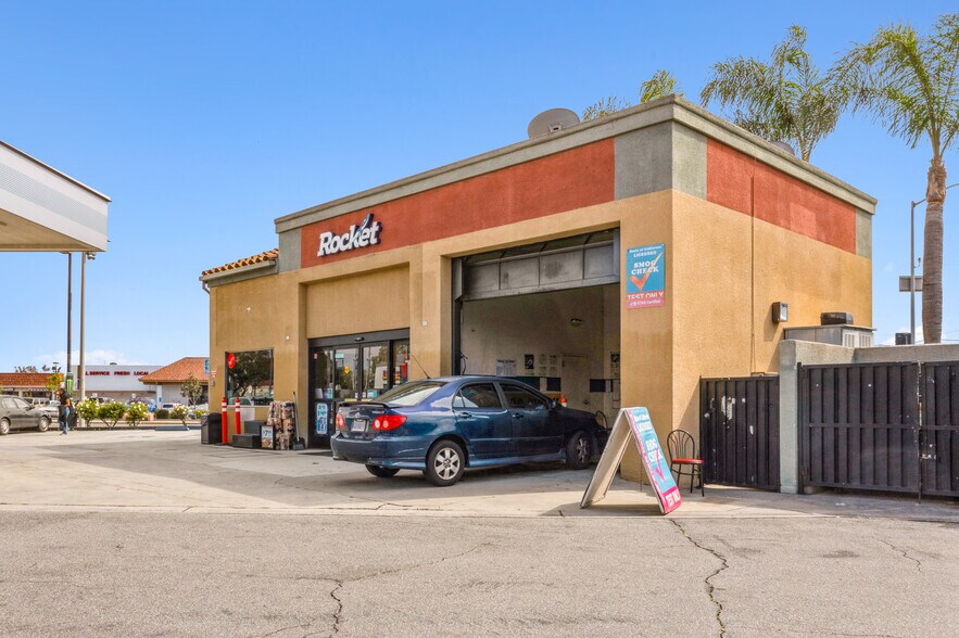 4702 Riverside Dr, Chino, CA à vendre - Photo de l’immeuble – Image 3 sur 8