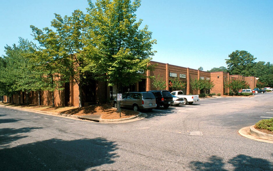3065 McCall Dr, Doraville, GA à louer - Photo de l’immeuble – Image 2 sur 16