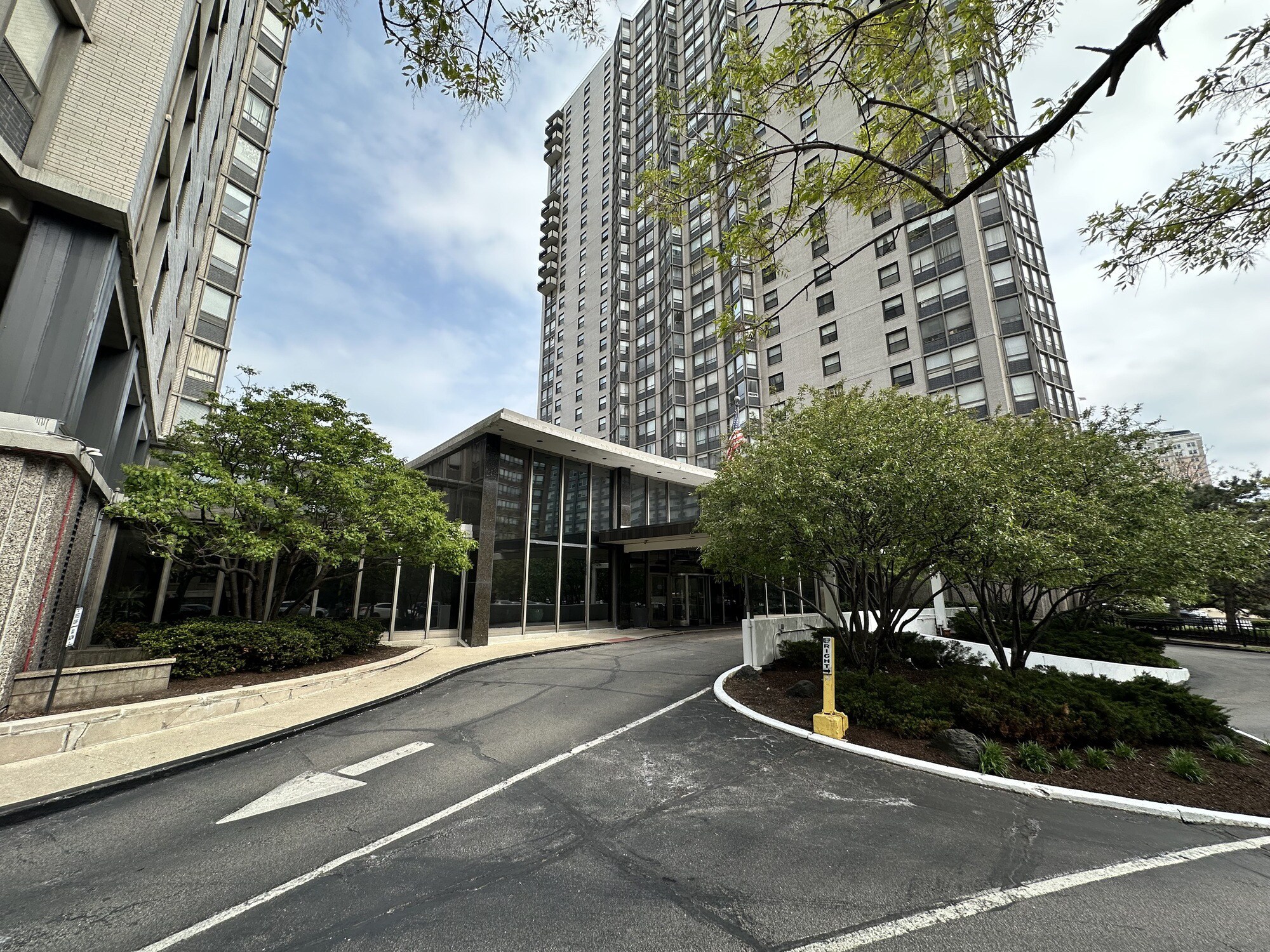 5701 N Sheridan Rd, Chicago, IL à louer Photo de l’immeuble– Image 1 sur 5