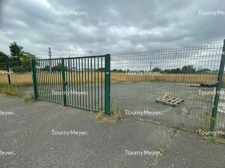 Local d'activités dans Plumelec à vendre - Photo de l’immeuble – Image 2 sur 8