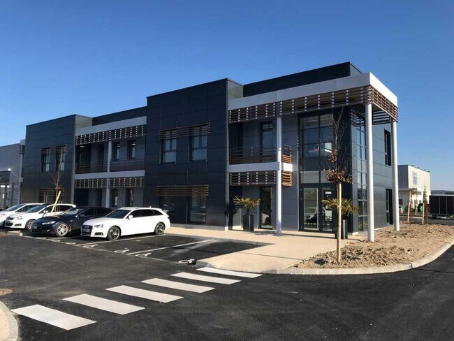 Plus de détails pour 13 Avenue Du Parc Alata, Creil - Bureau à louer