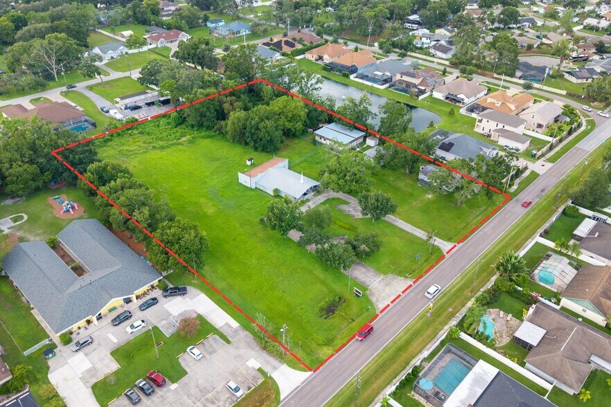 15402 Casey Rd, Tampa, FL à vendre - Photo de l’immeuble – Image 3 sur 10
