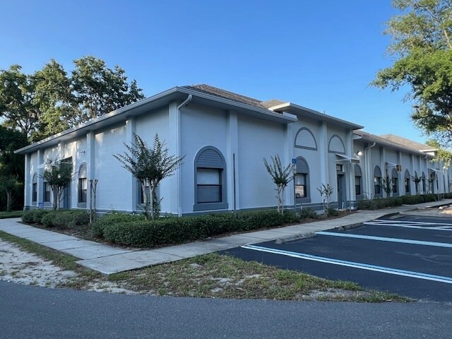221 Strawberry Oaks Dr, Orange City, FL à louer - Photo de l’immeuble – Image 2 sur 10