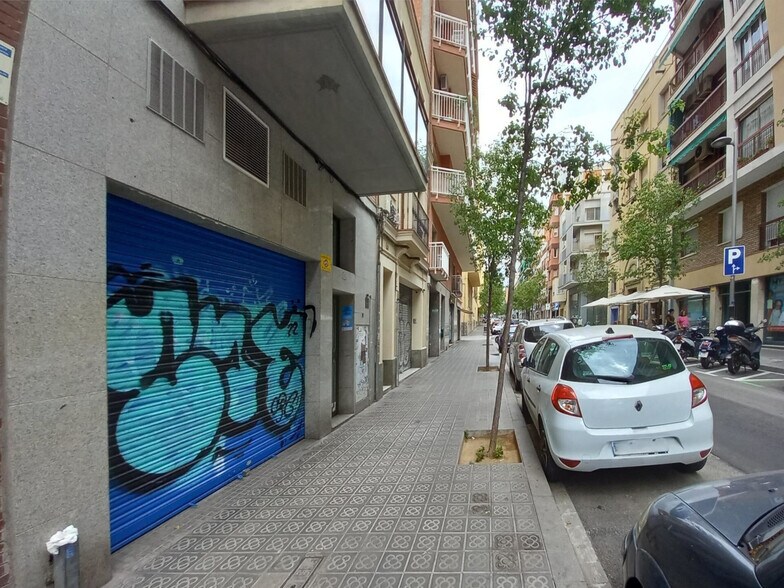 Immeuble residentiel dans Barcelone, Barcelona à vendre - Photo de l’immeuble – Image 3 sur 3