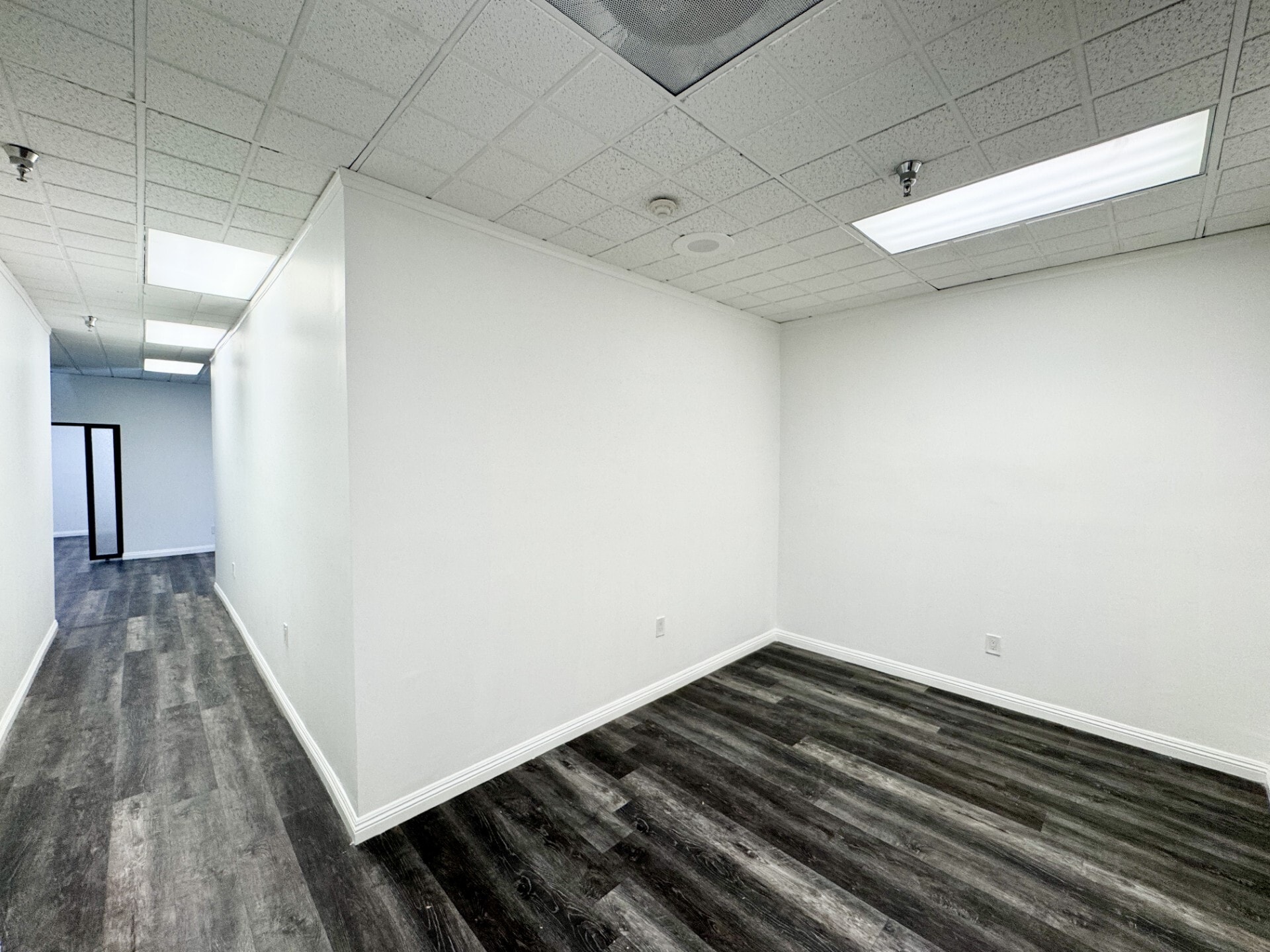 8280 Florence Ave, Downey, CA à louer Photo intérieure– Image 1 sur 9